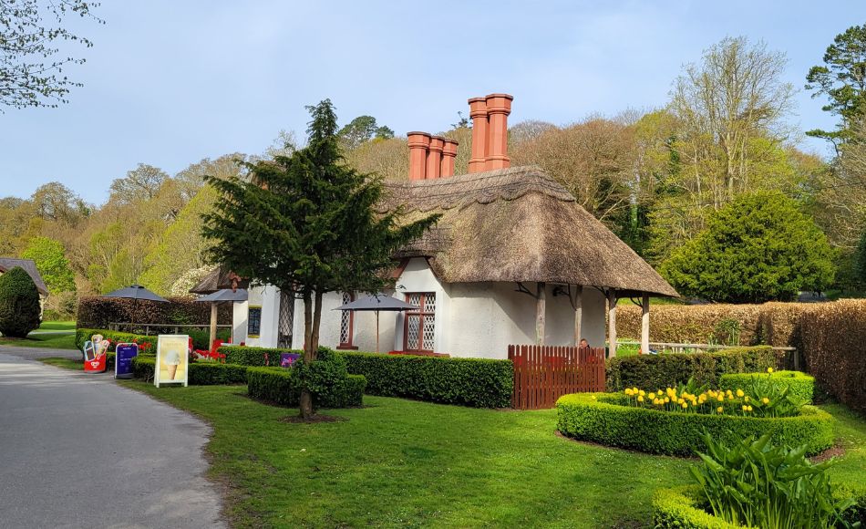 Outside view of Deenagh Lodge cafe inside the Killarney National Park.